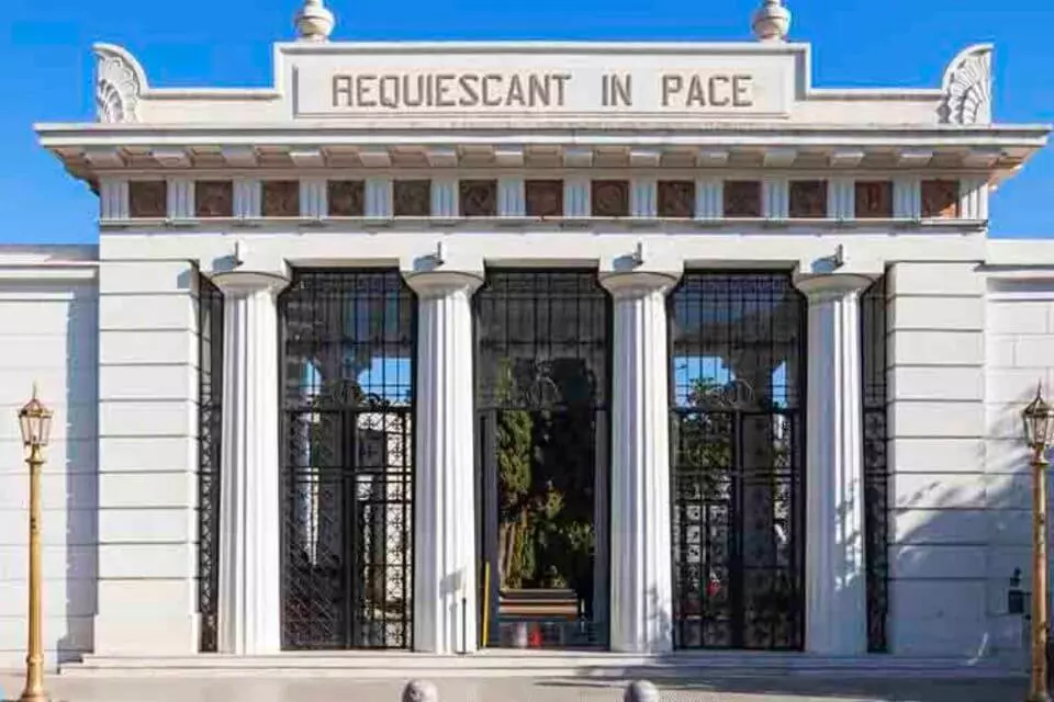 O que fazer no Rio - Cemitério São João Batista a maior galeria Art Nouveau no Rio