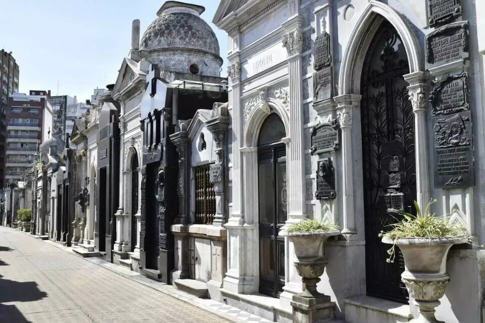 O que fazer no Rio - Cemitério São João Batista a maior galeria Art Nouveau no Rio