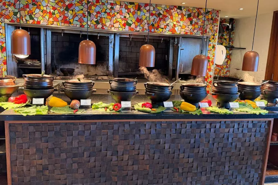 Feijoada no Sheraton Rio: samba, gastronomia e vista para o mar em um dos almoços mais cariocas da cidade