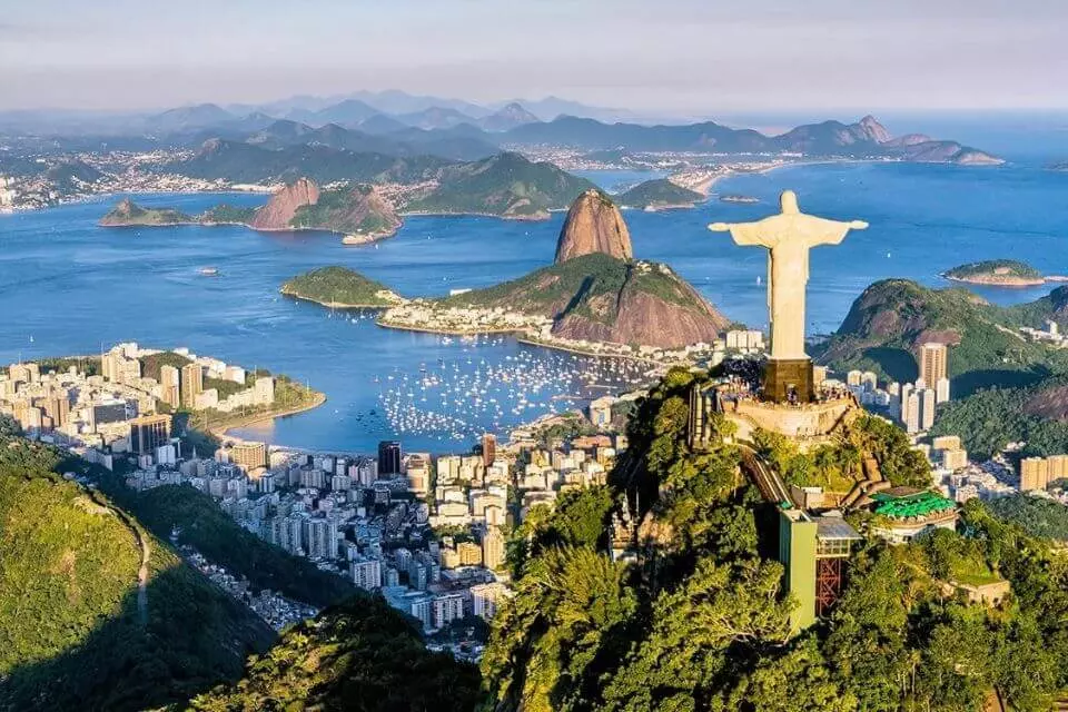 Cristo Redentor ganha novo ponto de embarque de vans oficiais no Centro do Rio